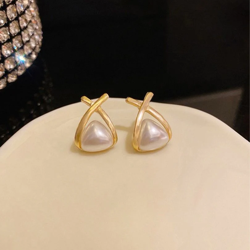 Pearly Glint Minimal Earrings - Image 3