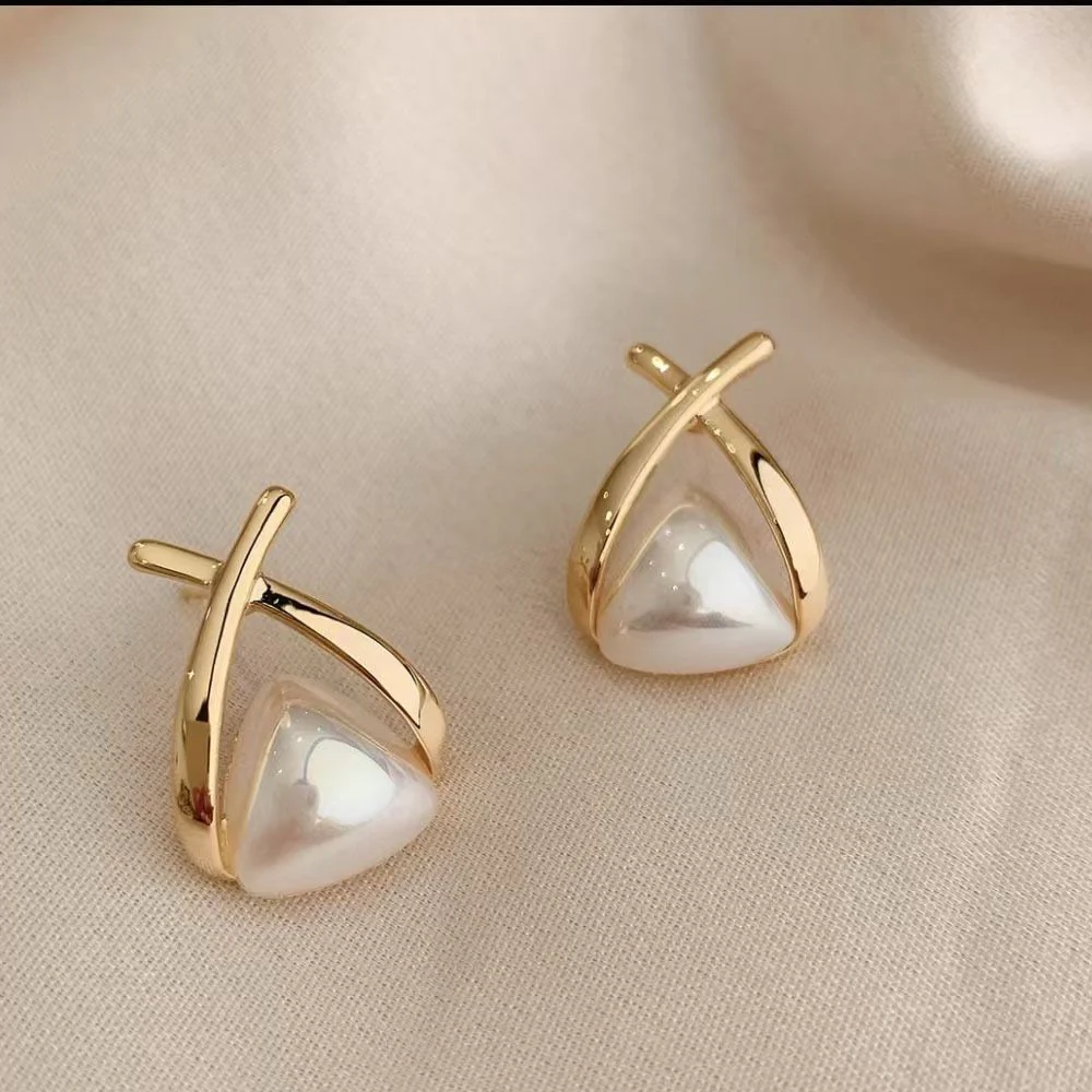 Pearly Glint Minimal Earrings - Image 7