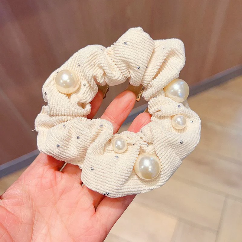 Pearly perfect hair scrunchies - Image 4