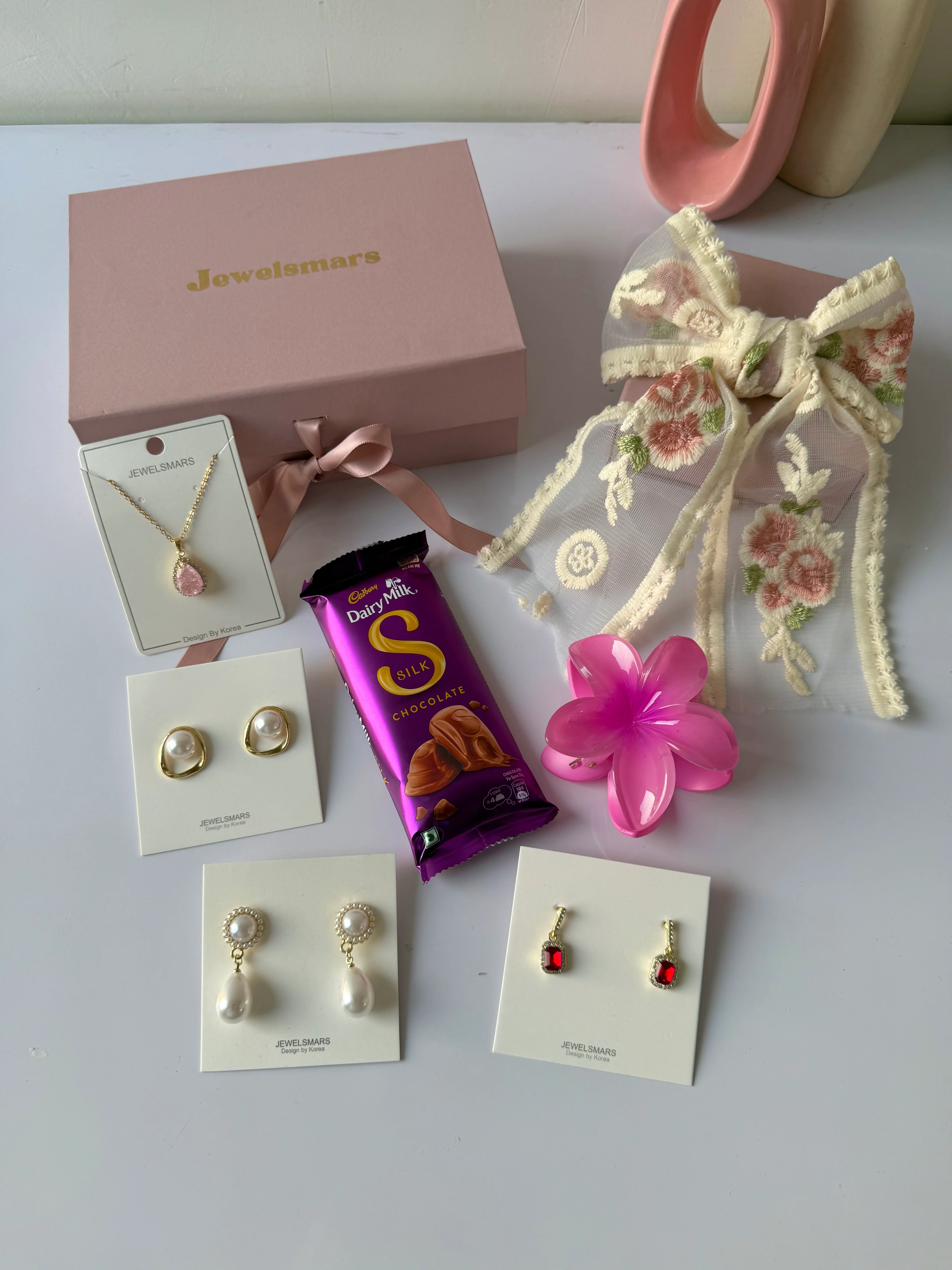Perfect Gift Hamper for her - Image 3