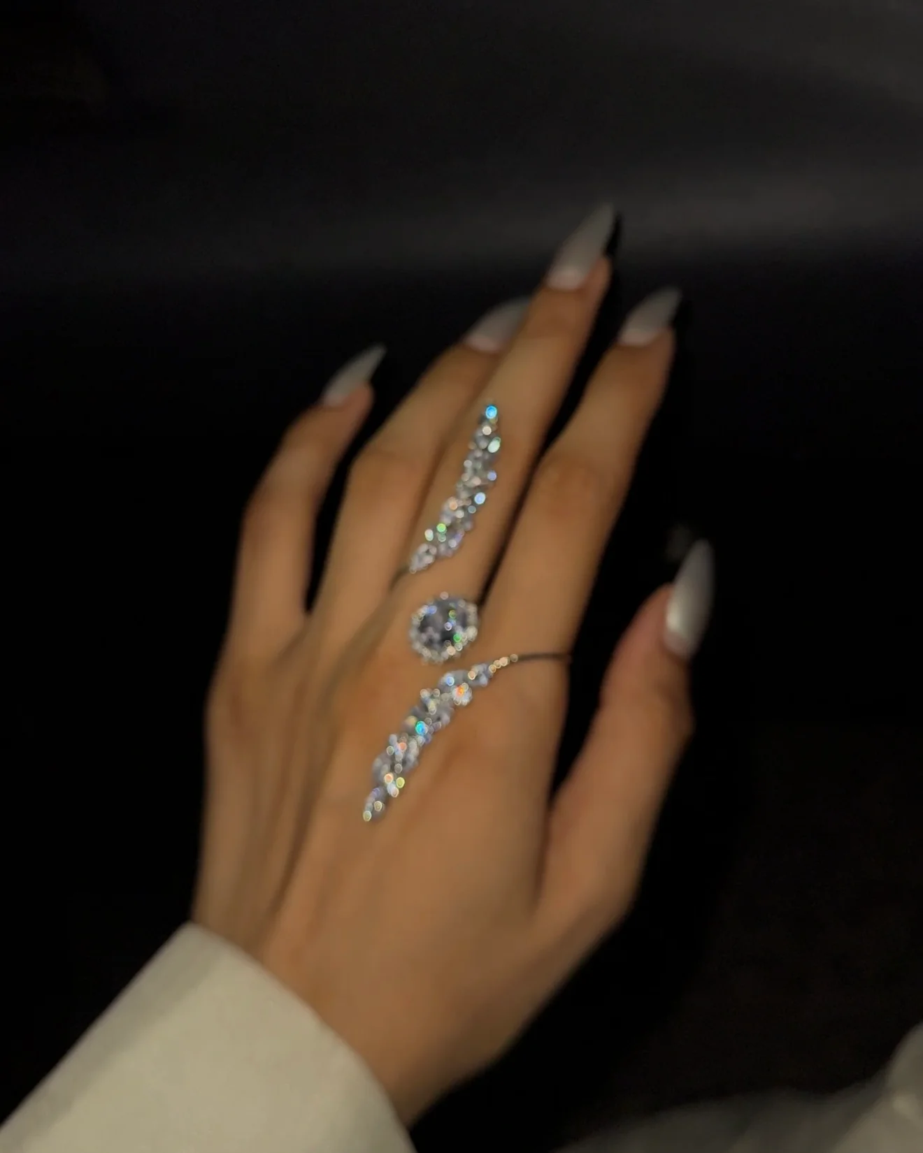 Petal Shimmer hand jewellery - Image 4