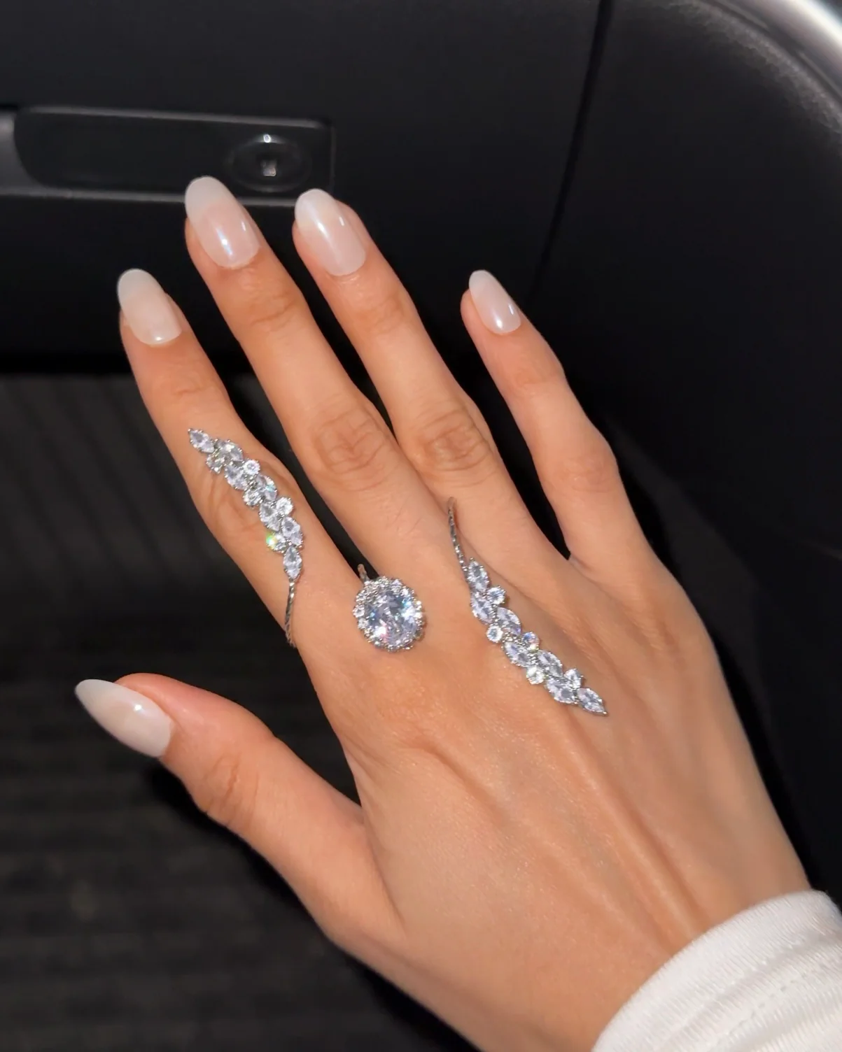 Petal Shimmer hand jewellery - Image 5
