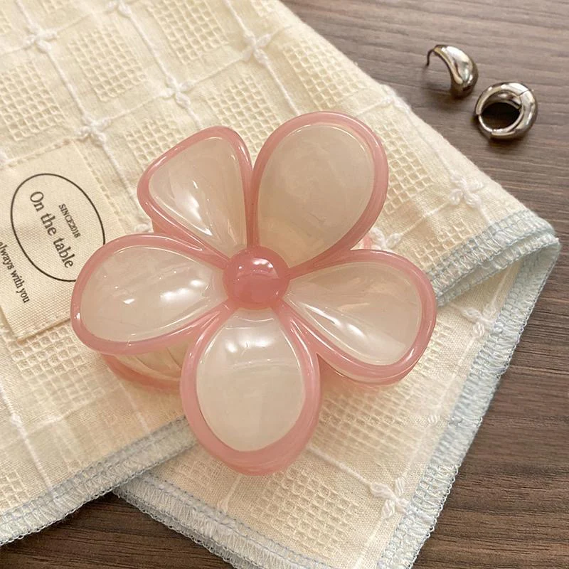 Pinterest dream! Contrasting Flower Claw Clip - Image 2