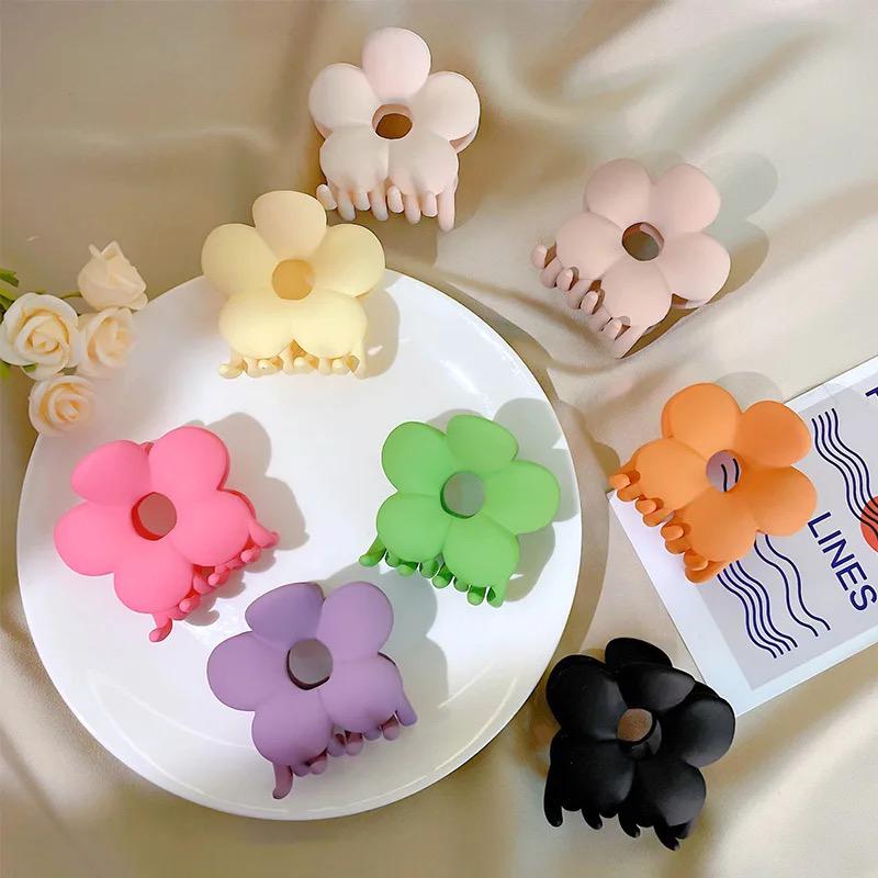 Pinteresty Floral Claw Clips - Image 3