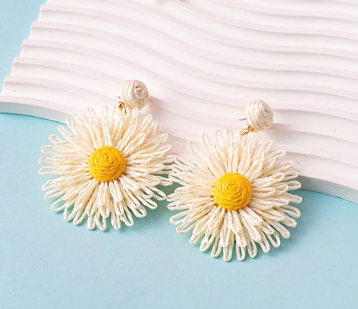 Pop of Pretty Daisy Earrings - Image 3