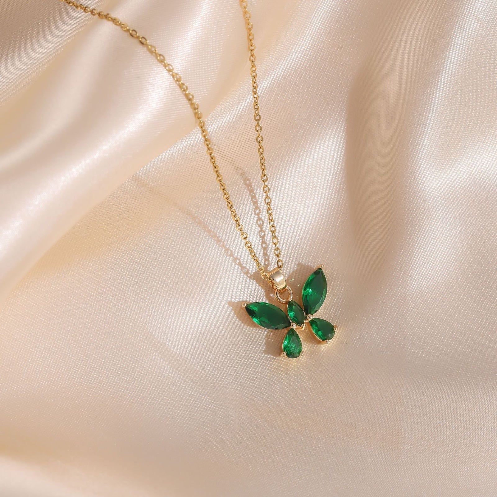 Pretty little Wings! Necklace - Image 2