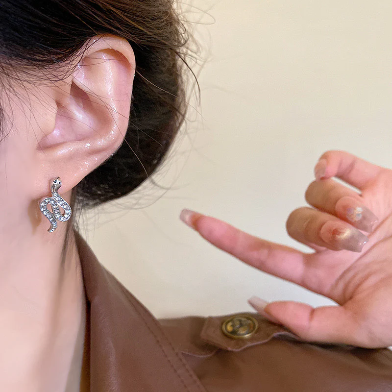 Pretty Poison Earrings - Image 2