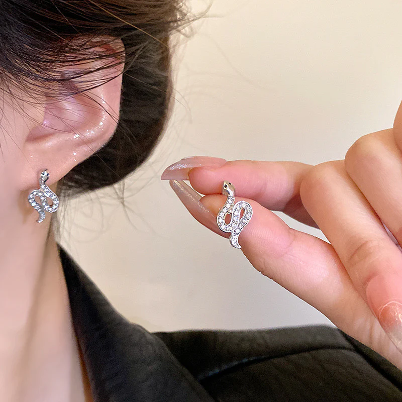 Pretty Poison Earrings - Image 3