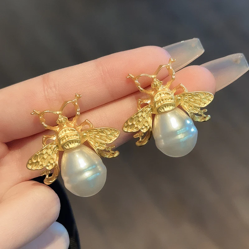 Queen Bee Pearl Earrings - Image 4