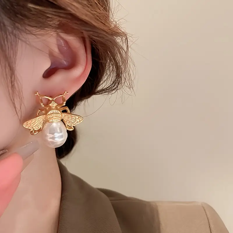 Queen Bee Pearl Earrings - Image 5