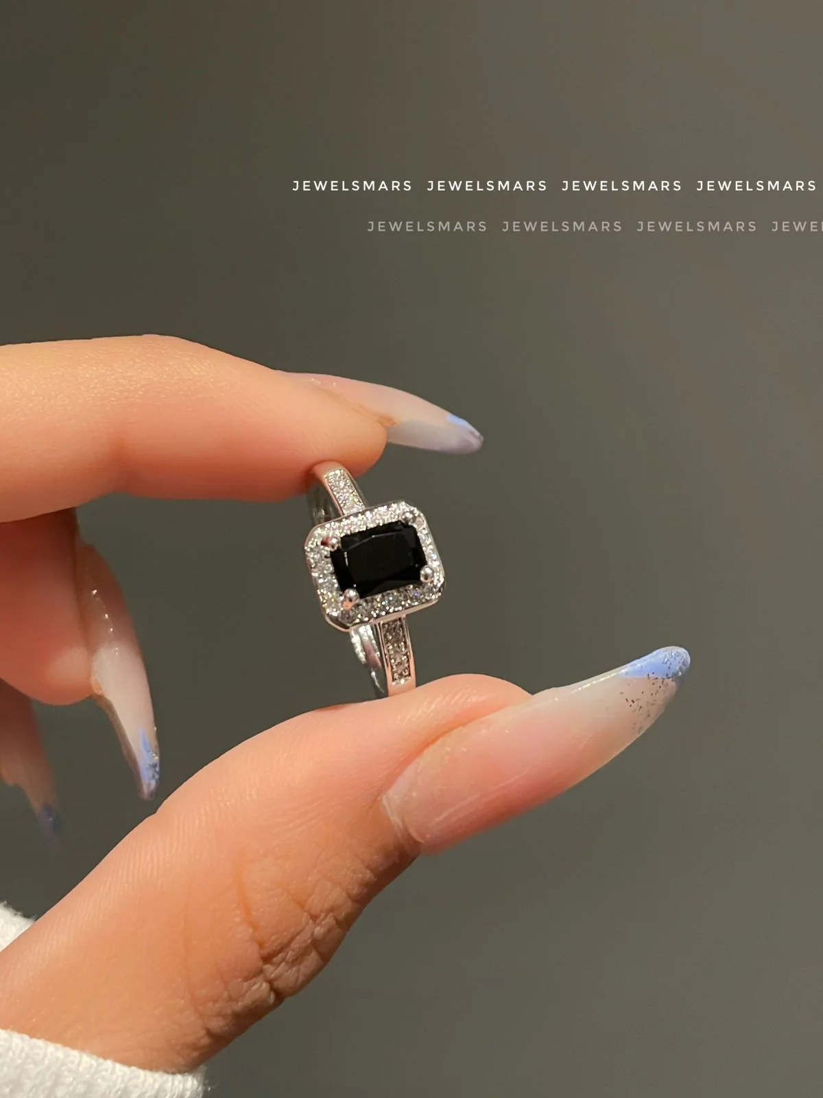 Rectangular Cut Ring - black
