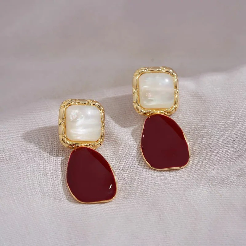 Red-wine Hour! Earrings - Image 3