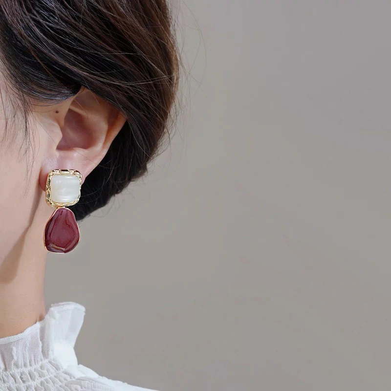 Red-wine Hour! Earrings - Image 4