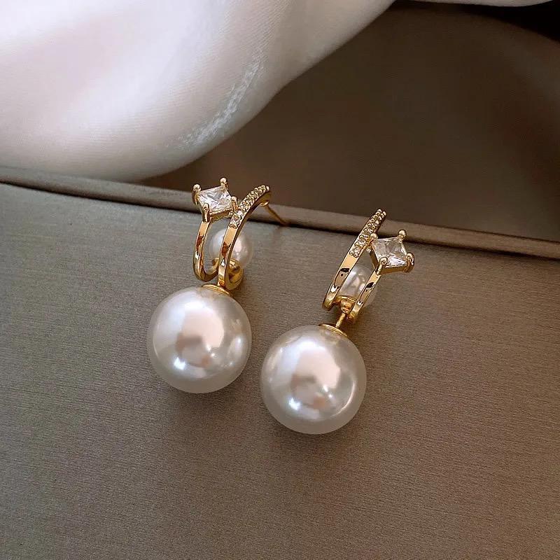 Retro Vibes Pearly earrings- can be worn in multiple ways