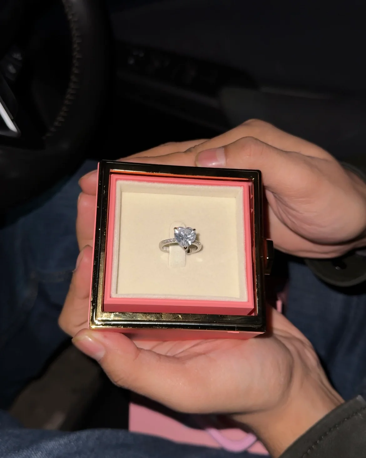 Rotating Gift Box with Ring - Image 4