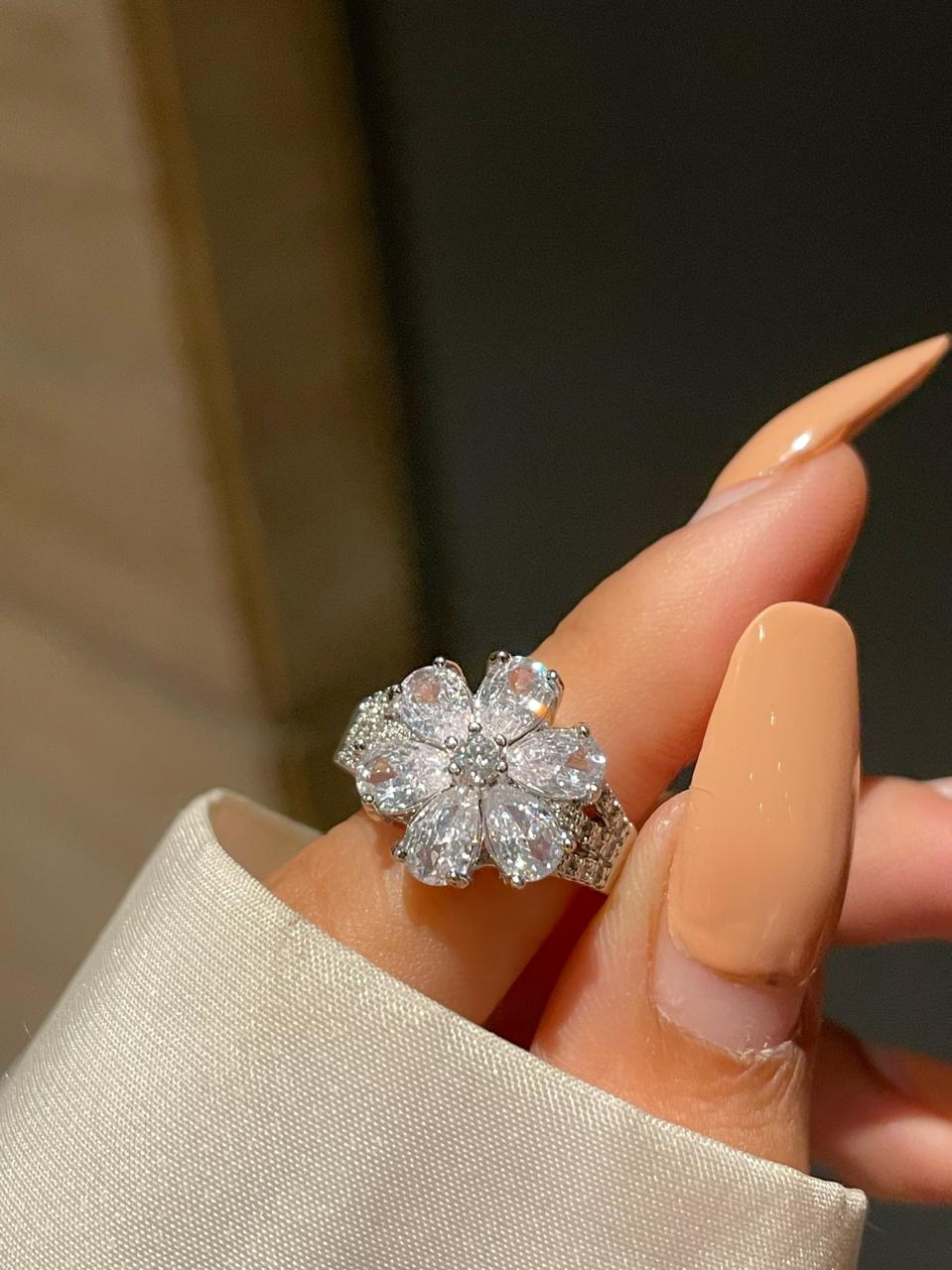 Royal Flower Ring - Image 3