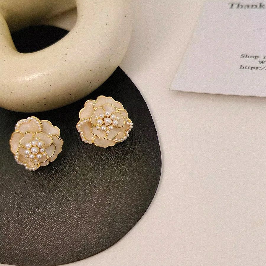 Royal Rose Earrings - Image 6