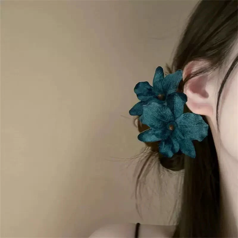 Saphire Spring Hair Clip - Image 2