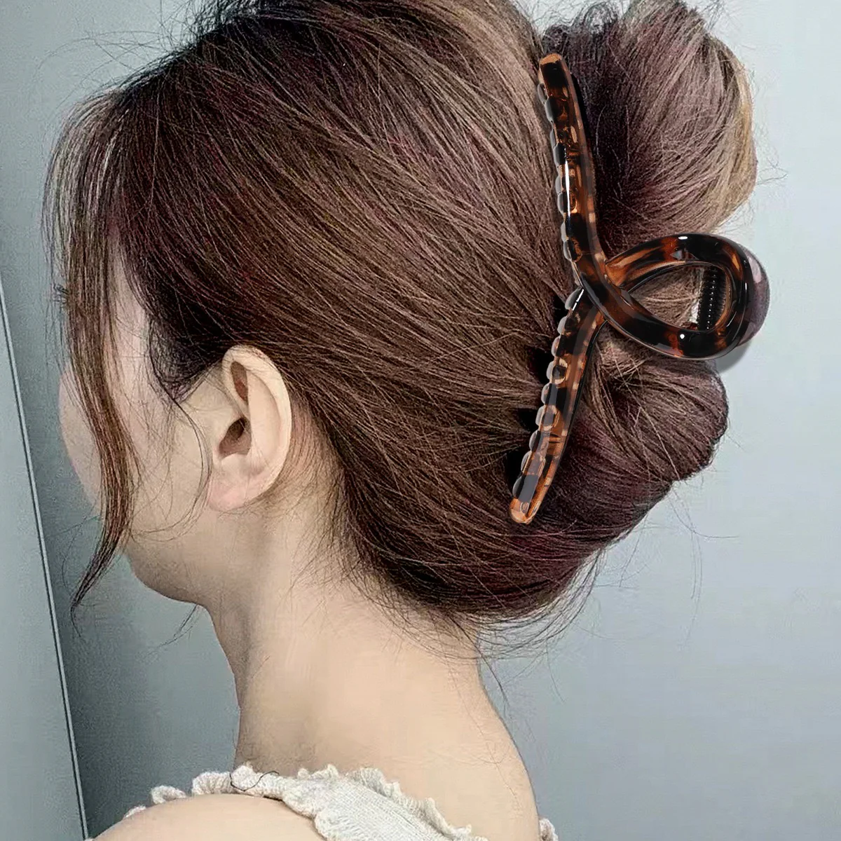 Savannah Girl Claw Clip - Image 2