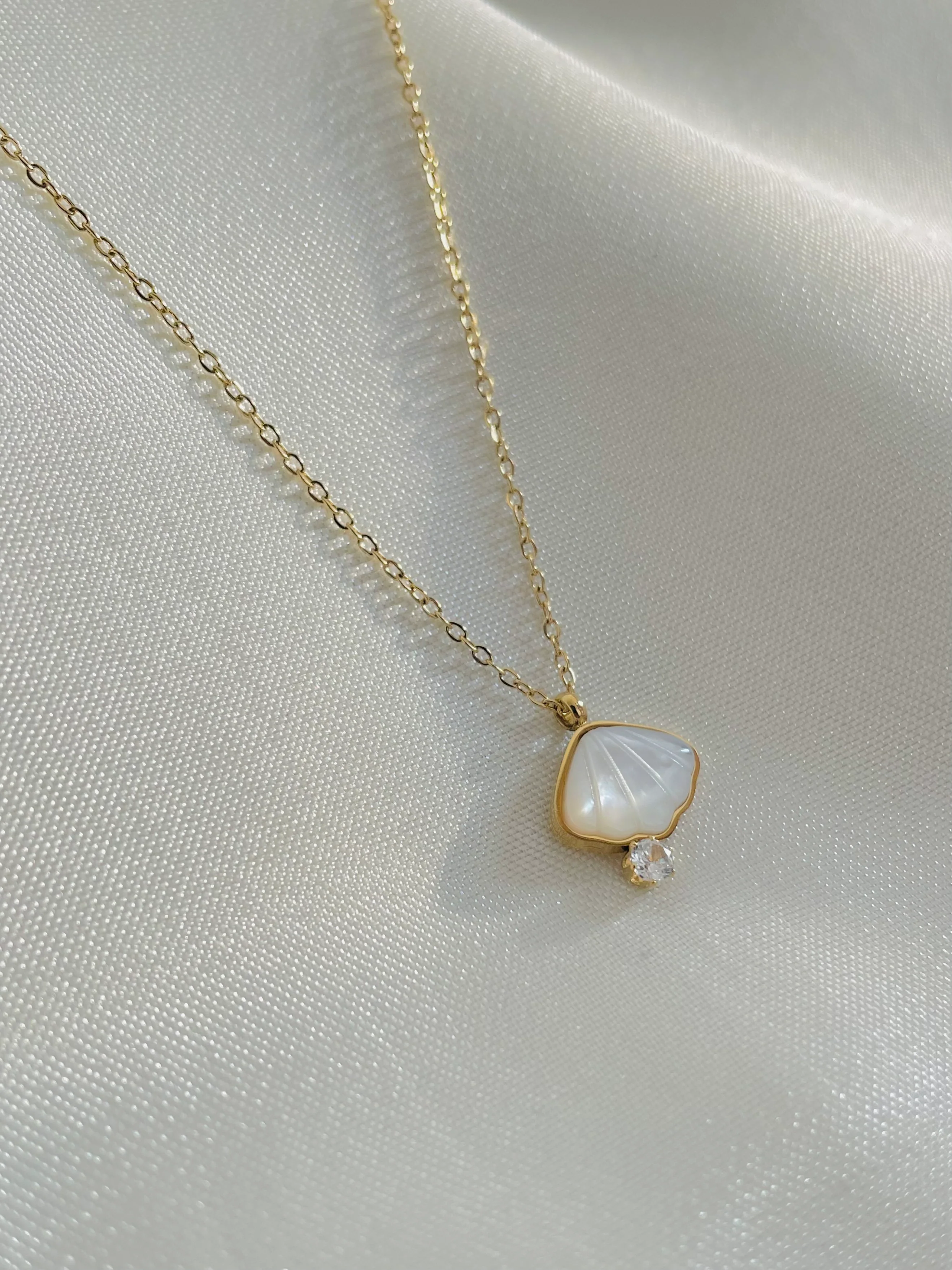 Sea Shell Necklace [18k gold plated] - Image 2