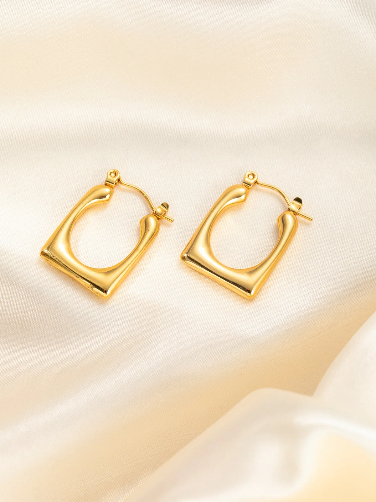 Serving Classy Core Earrings