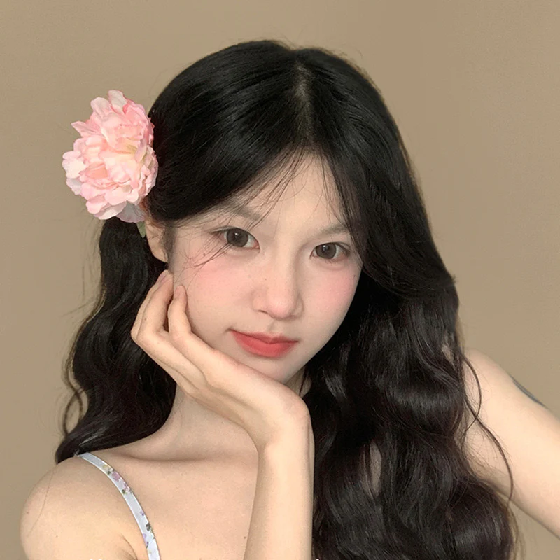 She’s blushing! Hair Clip - Image 2