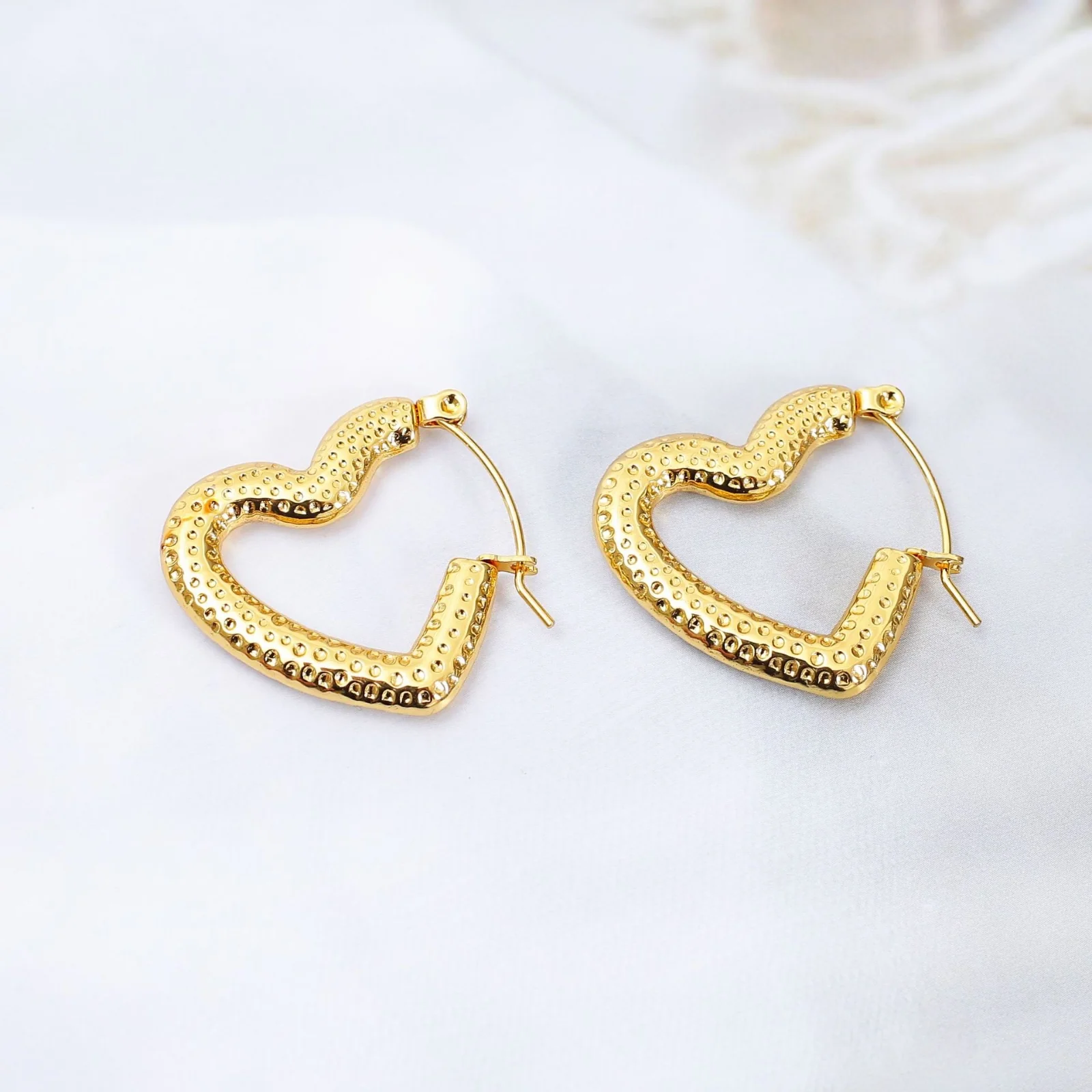 She’s in Love! Earrings - Image 3