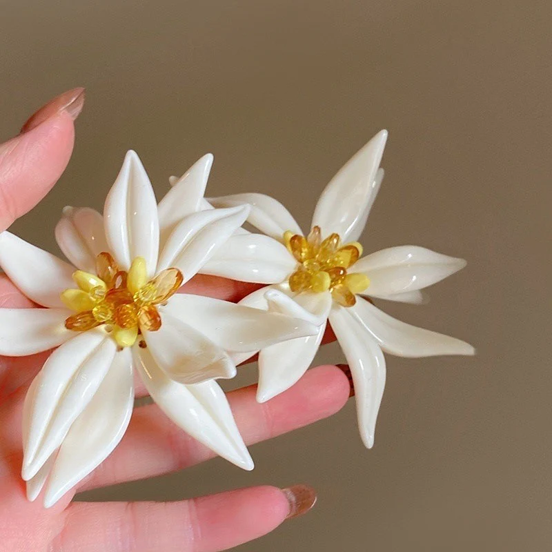 She’s on Vacation! Flower Earrings - Image 3