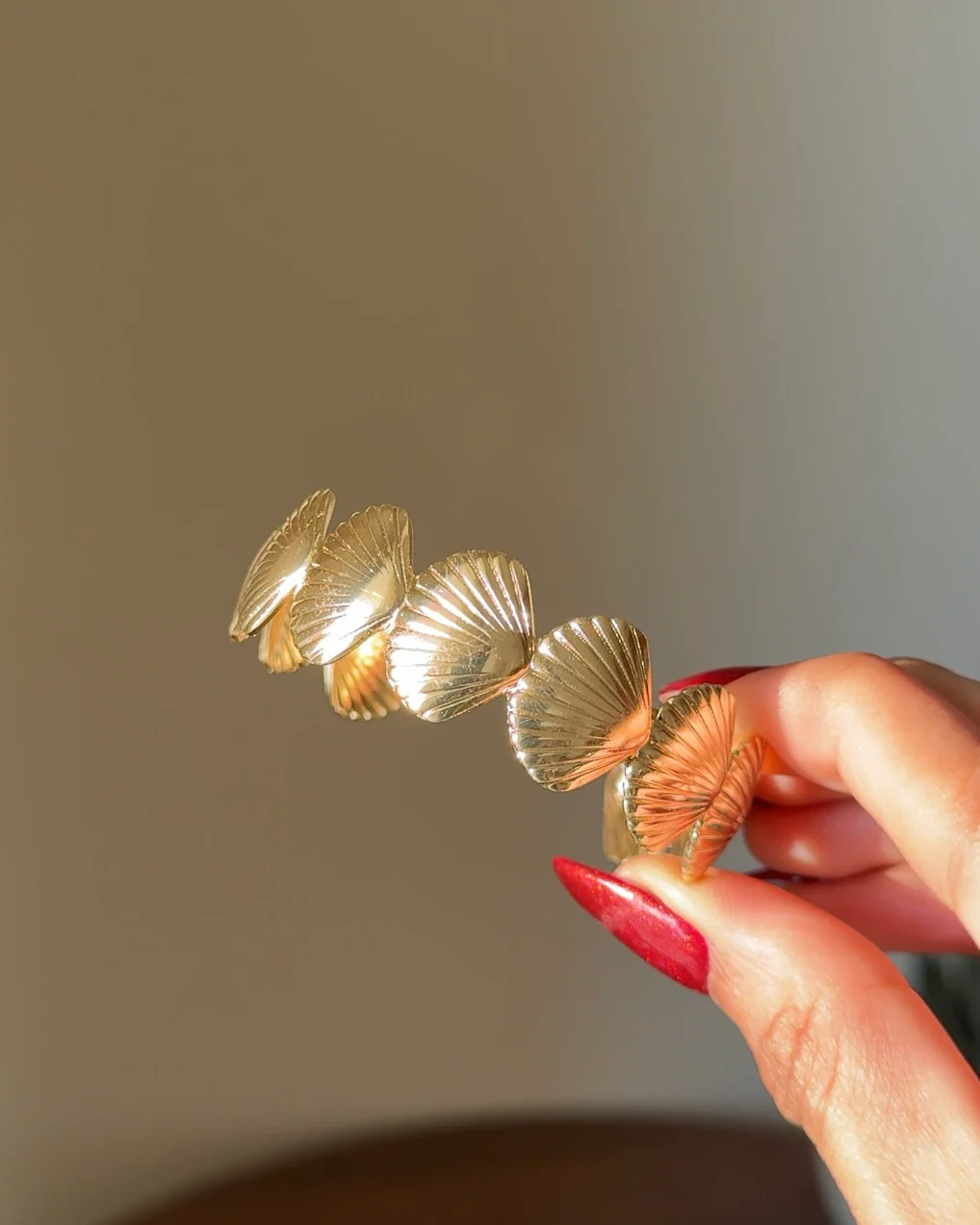 Shell Handcuff - Image 6