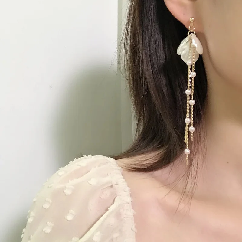 Shell long tassel drop earrings - Image 3