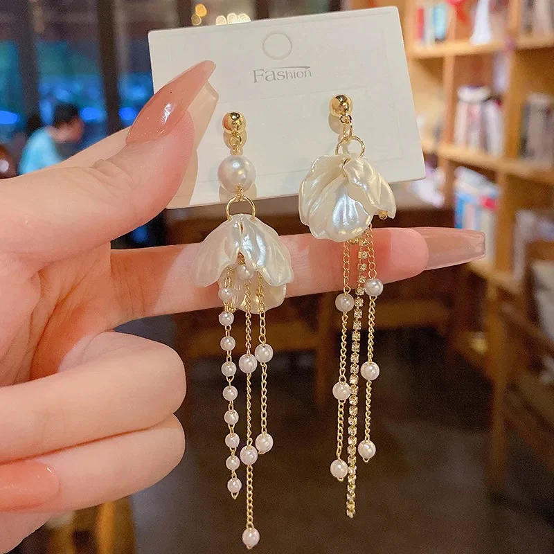 Shell long tassel drop earrings - Image 4