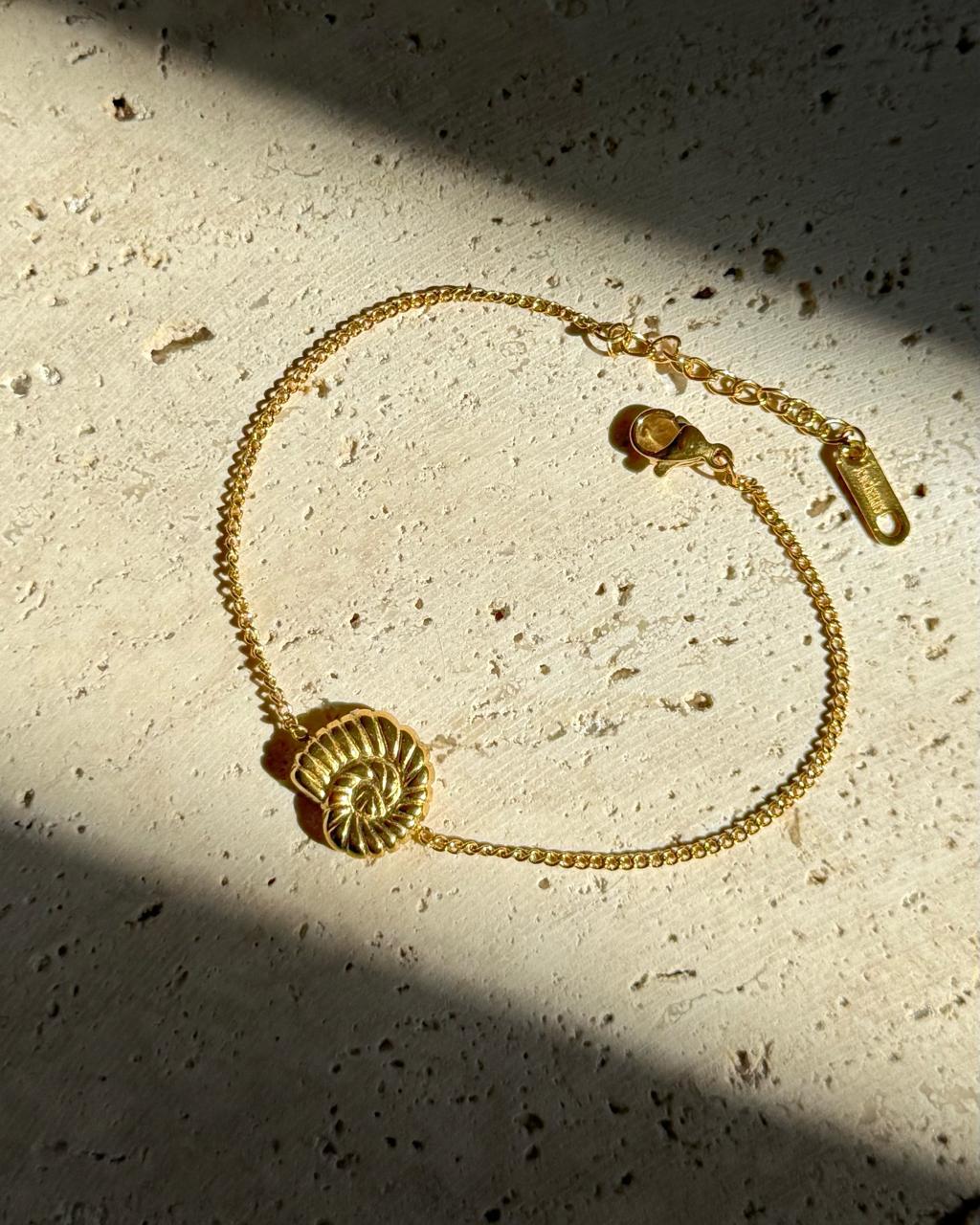 Shellée Gold Bracelet - Image 2