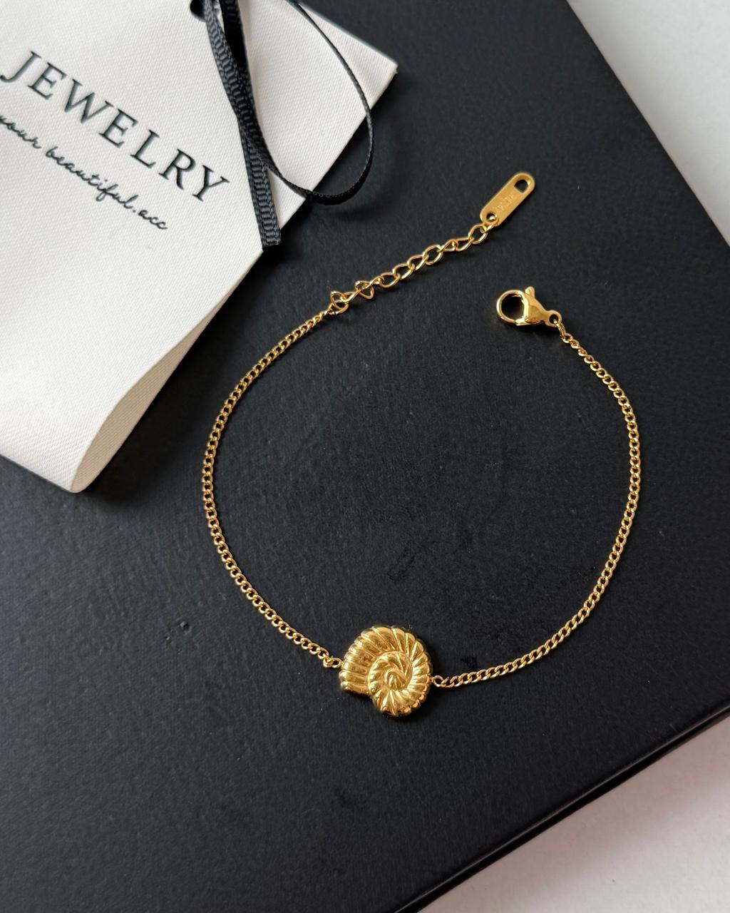 Shellée Gold Bracelet - Image 3