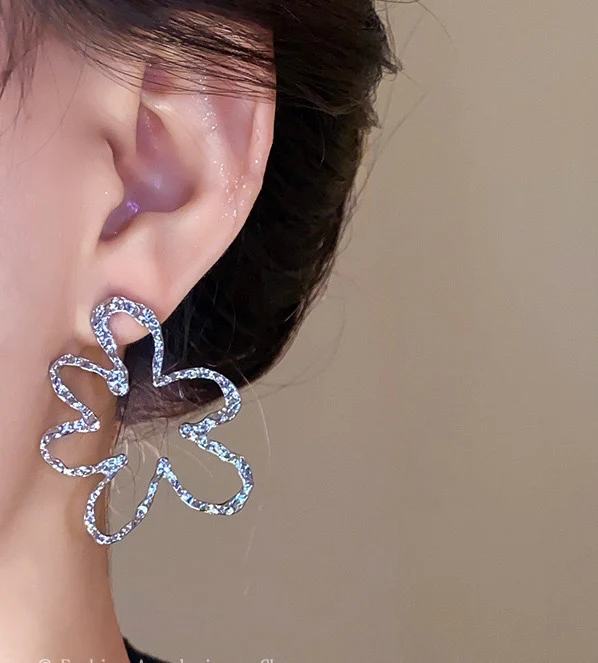 Silver Dazy Drama Earrings - Image 3