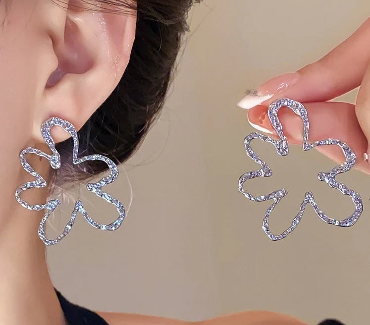 Silver Dazy Drama Earrings - Image 4