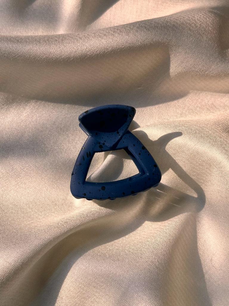 Small Triangular Claw Clutchers - Image 14