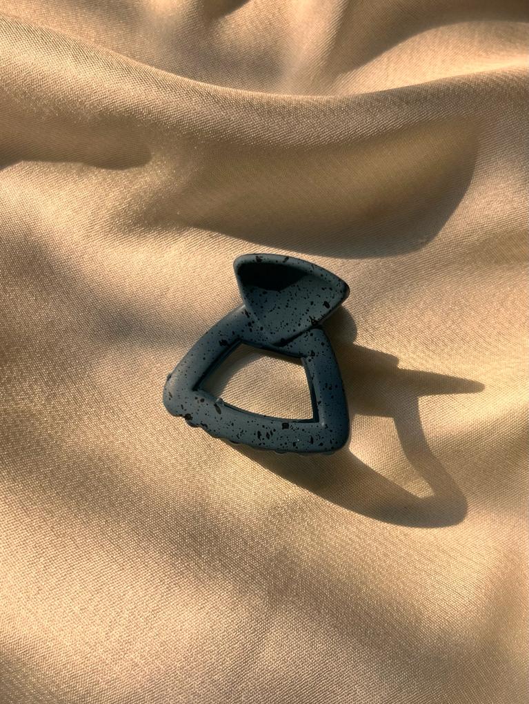 Small Triangular Claw Clutchers - Image 4