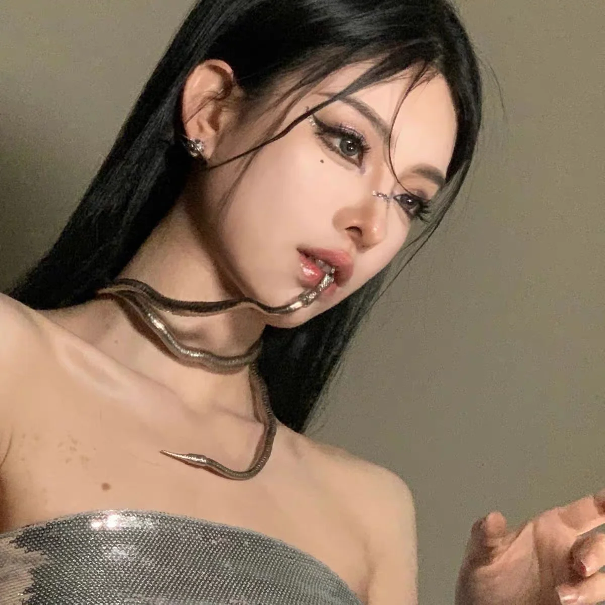 Snatched-Snake Bendable Necklace (Multipurpose) - Image 3