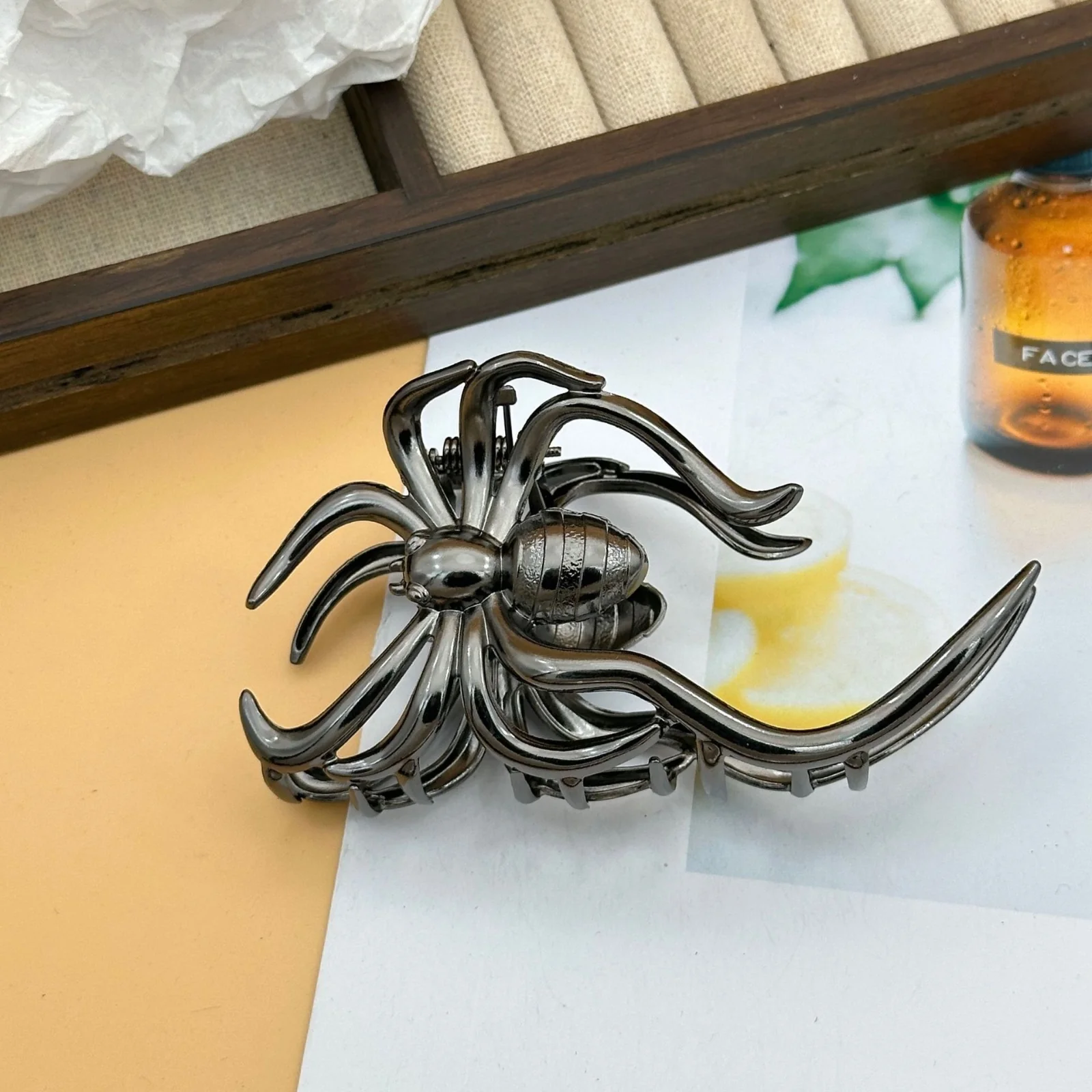 Snatchy Spider Claw Clip - Image 3