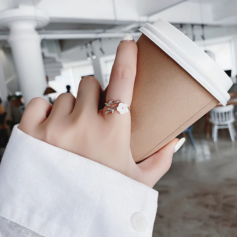 Snowy sparkle Flower Ring - Image 2