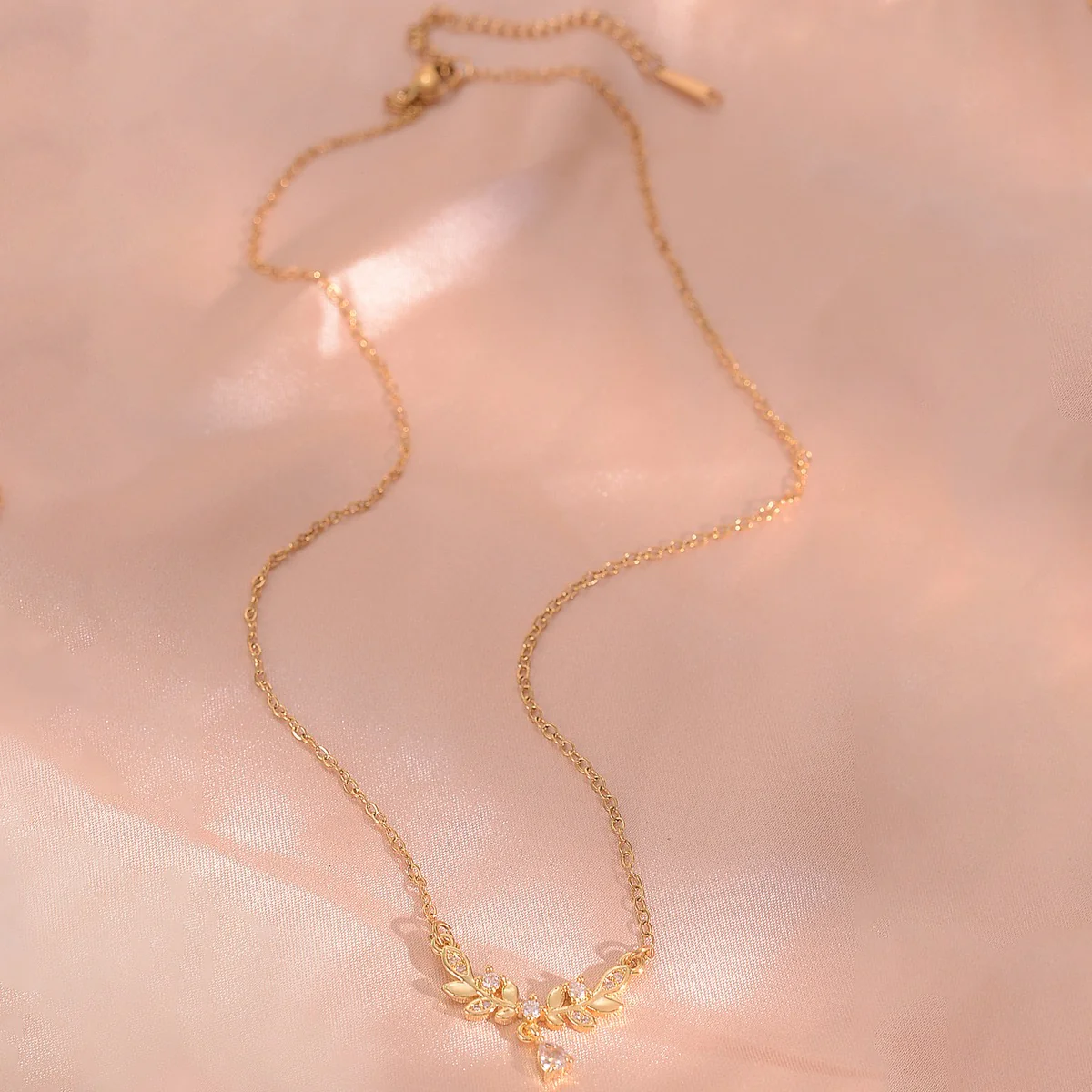 Sparkling Amber Necklace - Image 2