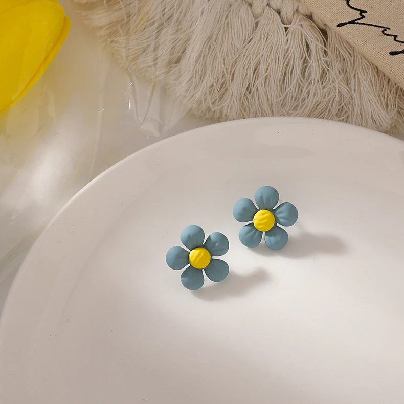 Sprinkles of Daisy Earrings - Image 3