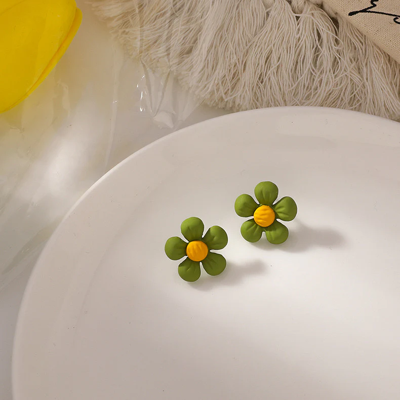 Sprinkles of Daisy Earrings - Image 4
