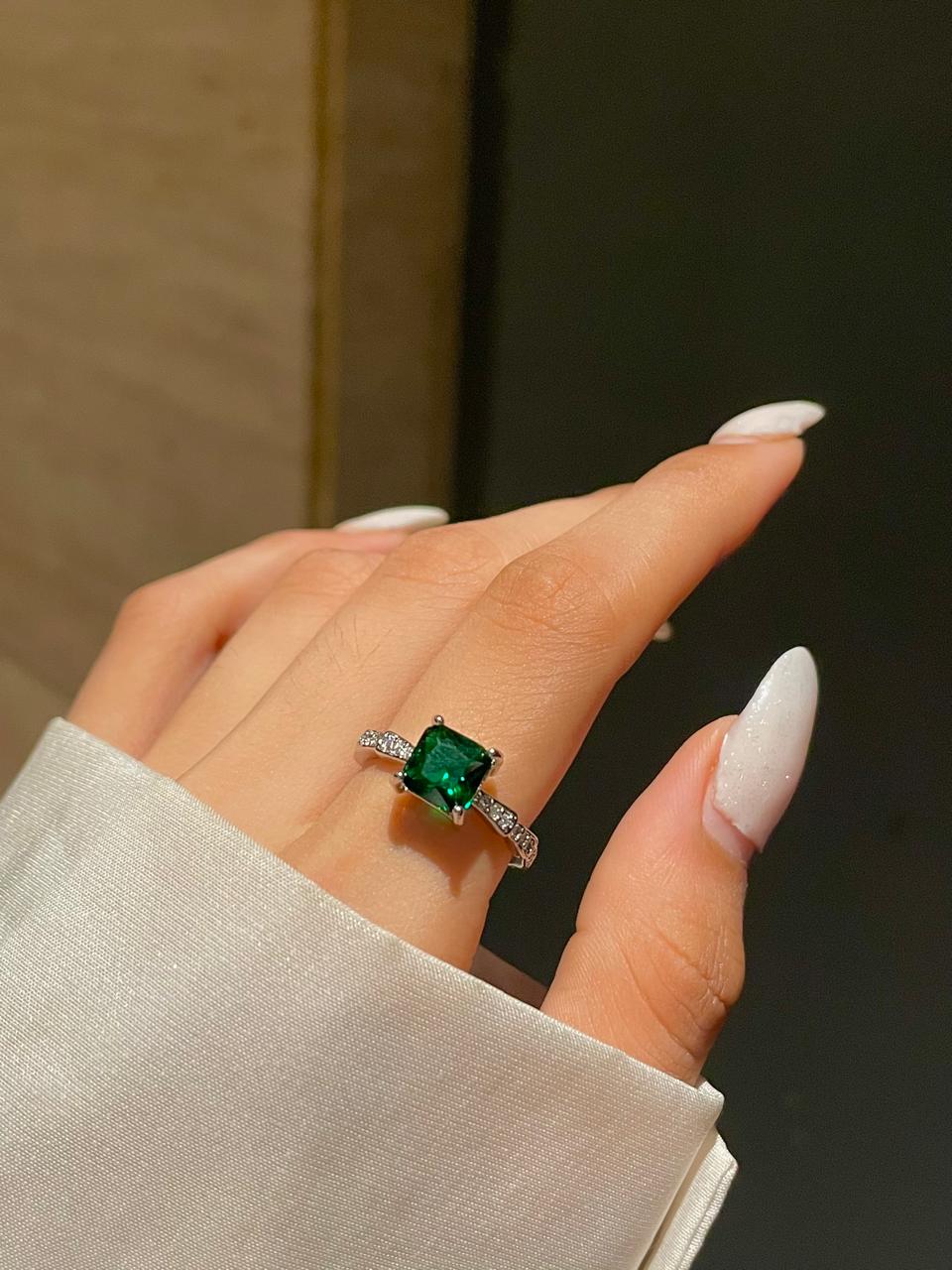 Square cut Ring- green - Image 3