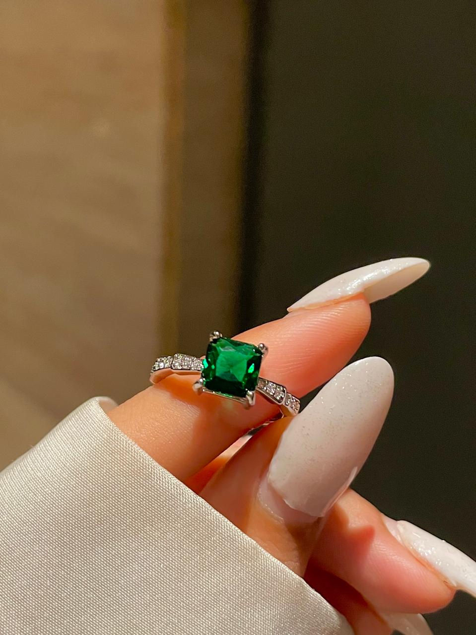 Square cut Ring- green - Image 4