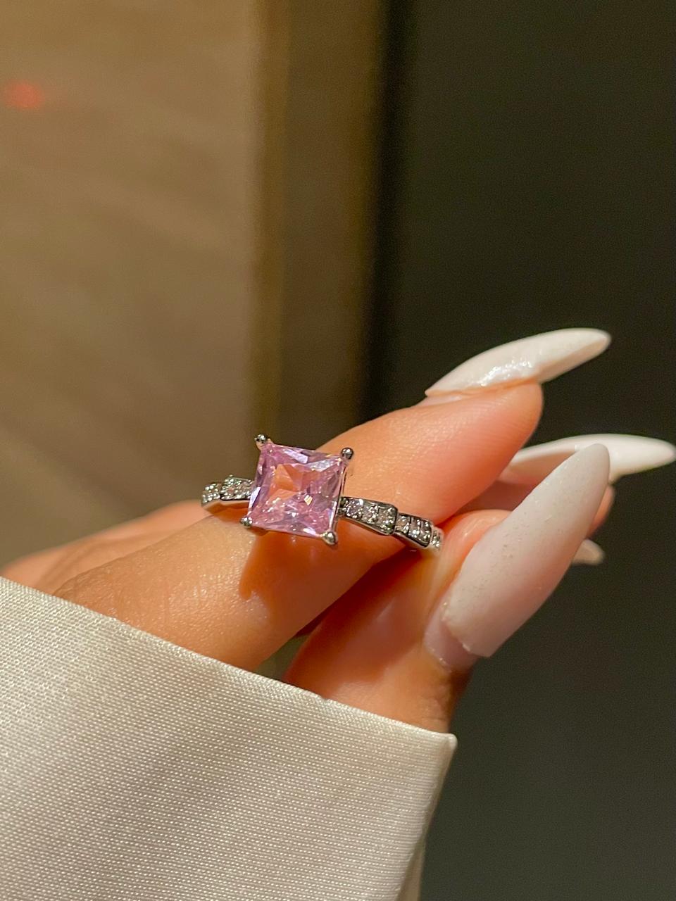 Square cut Ring- pink - Image 3