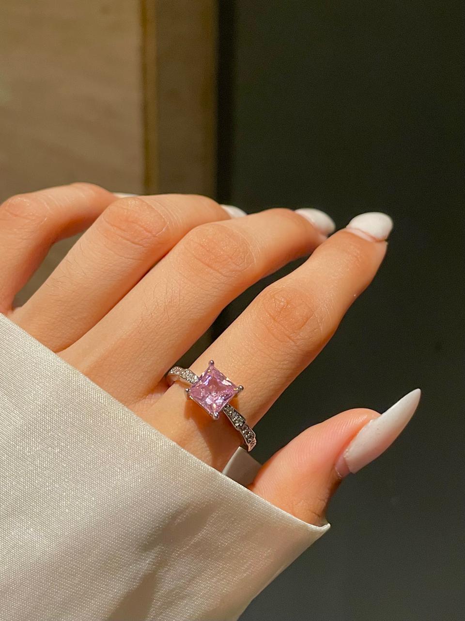 Square cut Ring- pink - Image 5