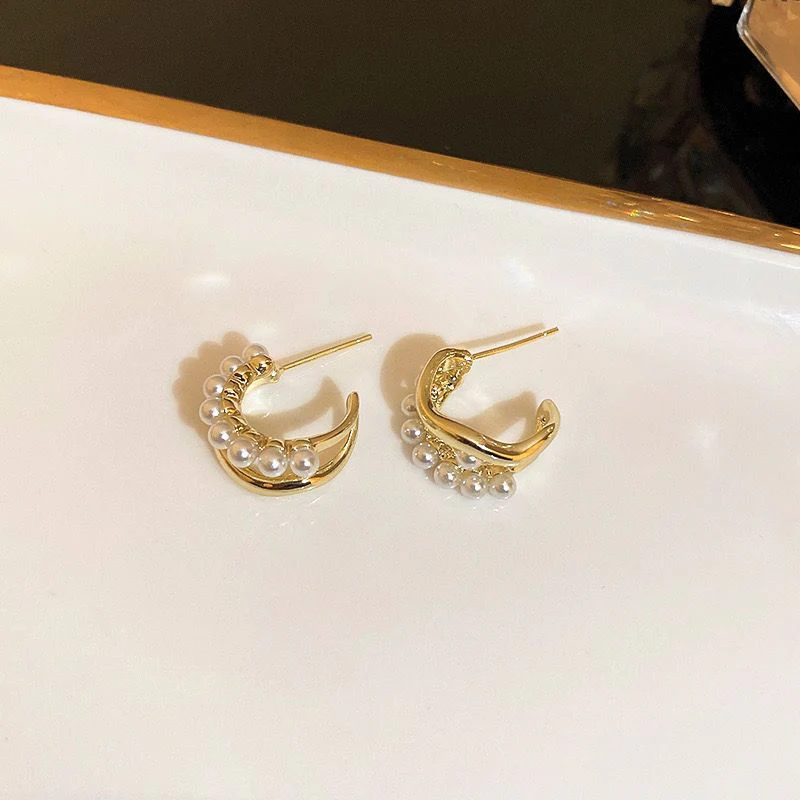 Statement pearl hoop - Image 3