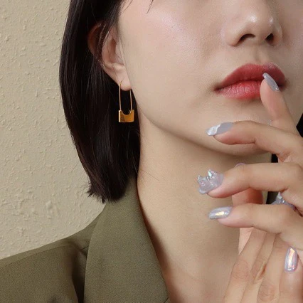Stay Snatched Safety Pin Earrings - Image 2
