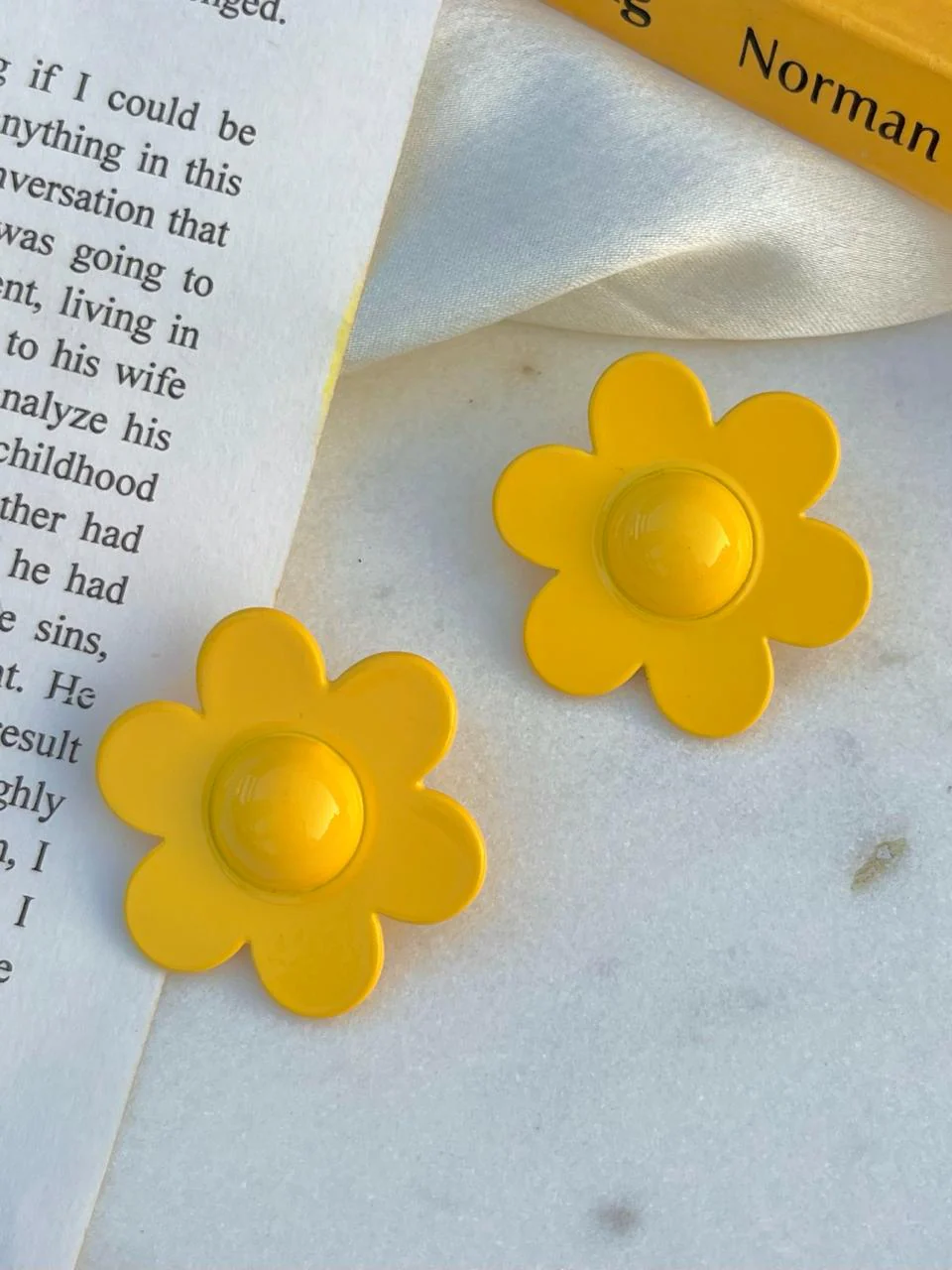 Summer Splash Daisy Stud Earrings - Image 2